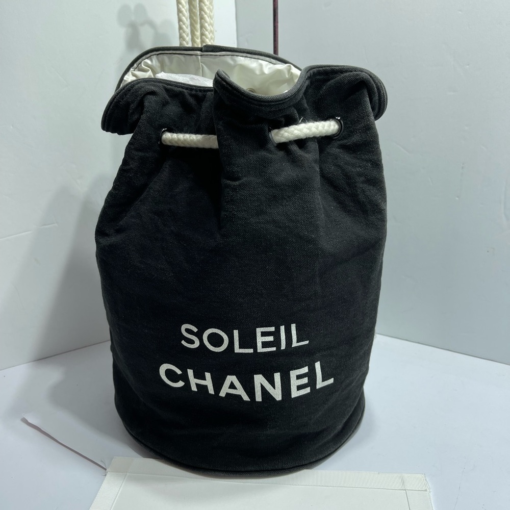 Chanel Rucksack Drawstring Pool Bag in Black Canvas. - Picture 4 of 13